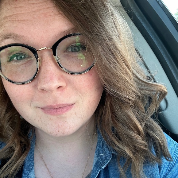 Meet your Posher, Courtney - Picture 1 of 1